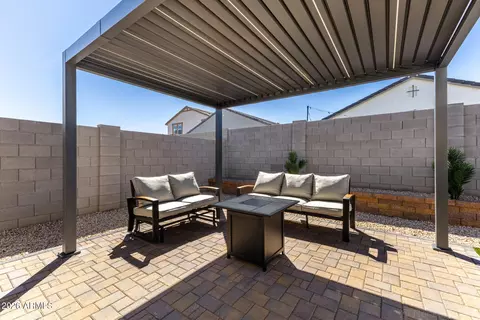 Exterior - 1977 W Shelly Ave, Apache Junction, AZ 85120 photo 4 of 6
