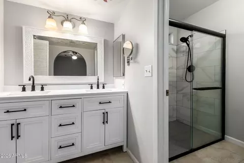 Bath - 15810 N 30th Dr, Phoenix, AZ 85053 photo 1 of 3