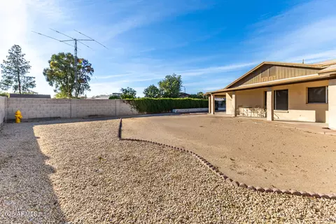 Exterior - 15810 N 30th Dr, Phoenix, AZ 85053 photo 7 of 12