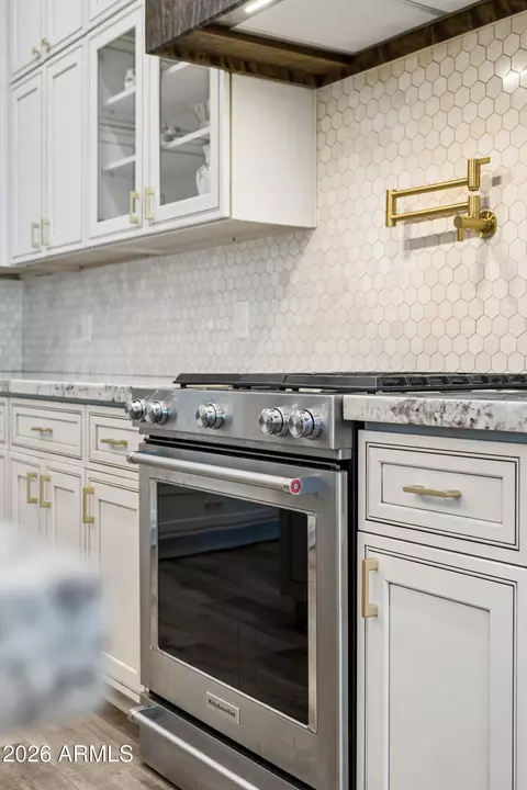 Kitchen - 716 W Maddock Rd, Phoenix, AZ 85086 photo 5 of 5