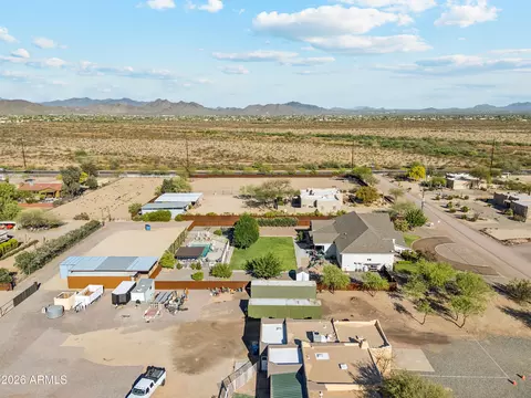 View/Area - 716 W Maddock Rd, Phoenix, AZ 85086 photo 8 of 12
