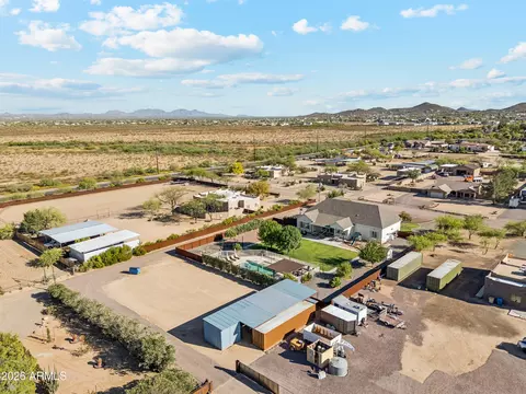 View/Area - 716 W Maddock Rd, Phoenix, AZ 85086 photo 7 of 12