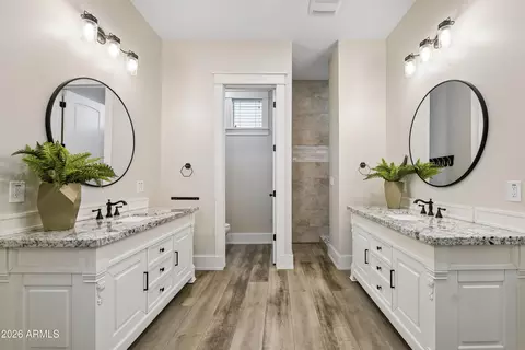 Bath - 716 W Maddock Rd, Phoenix, AZ 85086 photo 2 of 5