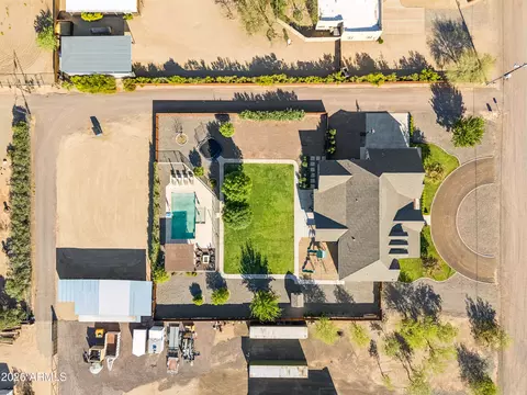 View/Area - 716 W Maddock Rd, Phoenix, AZ 85086 photo 10 of 12