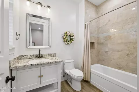 Bath - 716 W Maddock Rd, Phoenix, AZ 85086 photo 4 of 5
