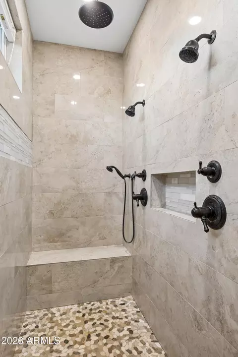 Bath - 716 W Maddock Rd, Phoenix, AZ 85086 photo 3 of 5