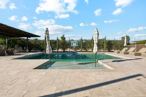 Exterior - 716 W Maddock Rd, Phoenix, AZ 85086 photo 9 of 16