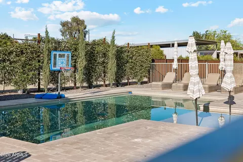 Exterior - 716 W Maddock Rd, Phoenix, AZ 85086 photo 8 of 16