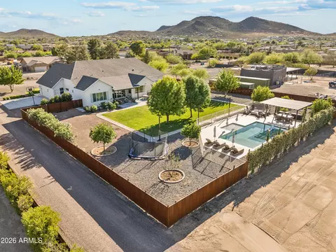 View/Area - 716 W Maddock Rd, Phoenix, AZ 85086 photo 9 of 12