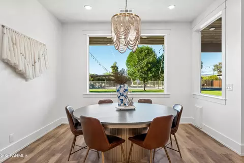 Dining - 716 W Maddock Rd, Phoenix, AZ 85086 photo 1 of 1
