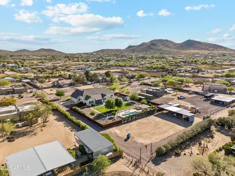View/Area - 716 W Maddock Rd, Phoenix, AZ 85086 photo 5 of 12