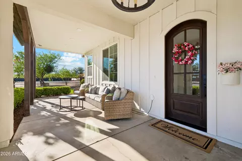Exterior - 716 W Maddock Rd, Phoenix, AZ 85086 photo 2 of 16