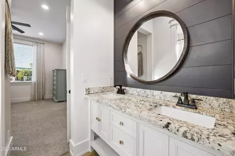 Bath - 716 W Maddock Rd, Phoenix, AZ 85086 photo 5 of 5