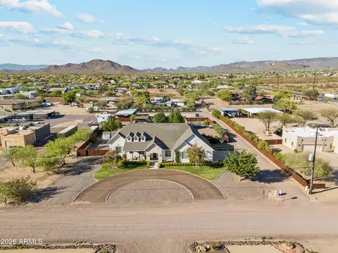 View/Area - 716 W Maddock Rd, Phoenix, AZ 85086 photo 1 of 12