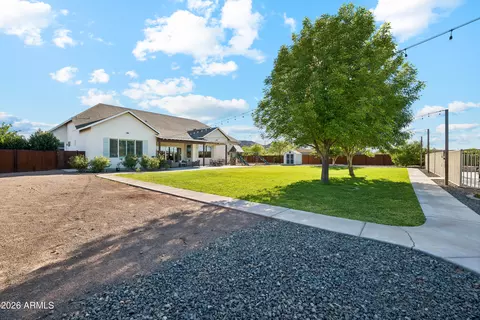 Exterior - 716 W Maddock Rd, Phoenix, AZ 85086 photo 5 of 16