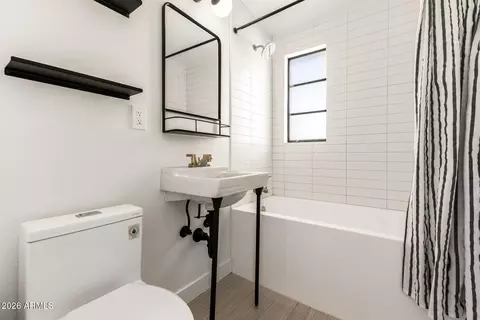 Bath - 3319 E Monte Vista Rd, Phoenix, AZ 85008 photo 3 of 3