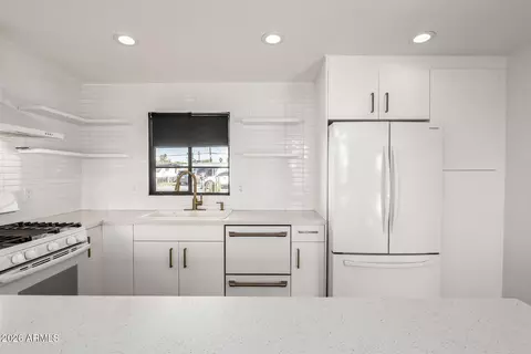 Kitchen - 3319 E Monte Vista Rd, Phoenix, AZ 85008 photo 1 of 2