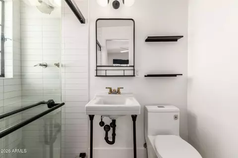 Bath - 3319 E Monte Vista Rd, Phoenix, AZ 85008 photo 1 of 3