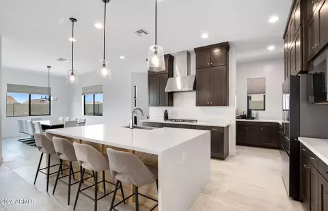 812 E Summerside Rd, Phoenix, AZ 85042