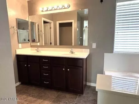 Bath - 3827 E Trigger Way, Gilbert, AZ 85297 photo 2 of 5