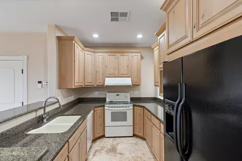 Kitchen - 619 E Briles Rd, Phoenix, AZ 85085 photo 6 of 7
