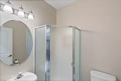 Bath - 619 E Briles Rd, Phoenix, AZ 85085 photo 1 of 8