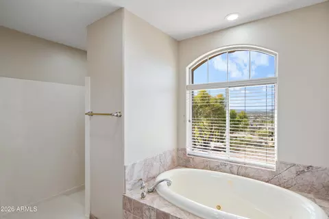 Bath - 619 E Briles Rd, Phoenix, AZ 85085 photo 6 of 8