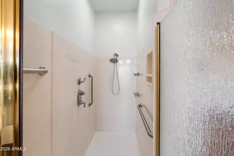 Bath - 619 E Briles Rd, Phoenix, AZ 85085 photo 3 of 8