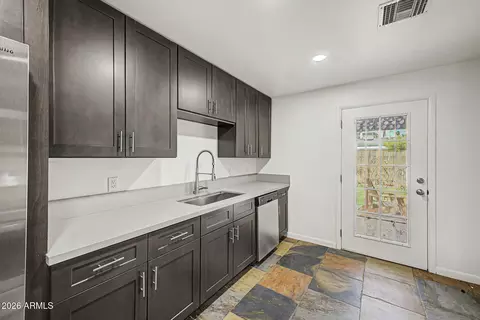 Kitchen - 4237 N 34th Pl, Phoenix, AZ 85018 photo 1 of 3