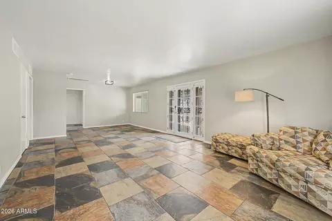 Living - 4237 N 34th Pl, Phoenix, AZ 85018 photo 3 of 6