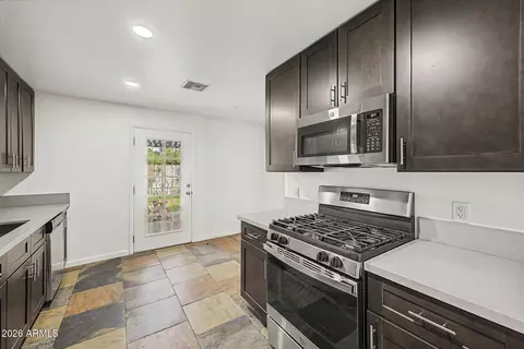 Kitchen - 4237 N 34th Pl, Phoenix, AZ 85018 photo 2 of 3
