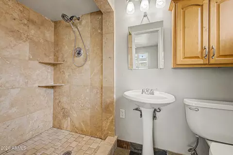Bath - 4237 N 34th Pl, Phoenix, AZ 85018 photo 1 of 1