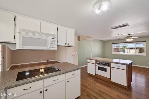 Kitchen - 1879 W 14th Ave, Apache Junction, AZ 85120 photo 4 of 7