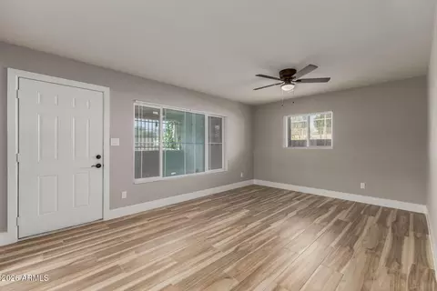 Living - 214 E Ruth Ave #109, Phoenix, AZ 85020 photo 2 of 3