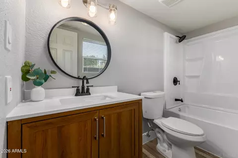 Bath - 214 E Ruth Ave #109, Phoenix, AZ 85020 photo 1 of 4