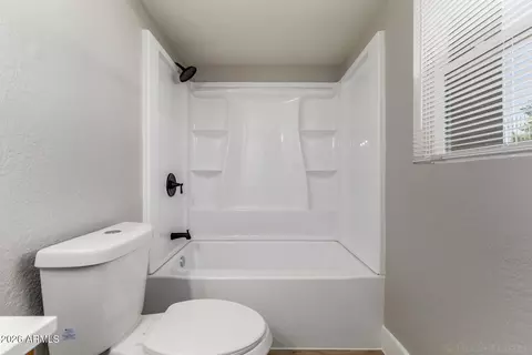 Bath - 214 E Ruth Ave #109, Phoenix, AZ 85020 photo 2 of 4