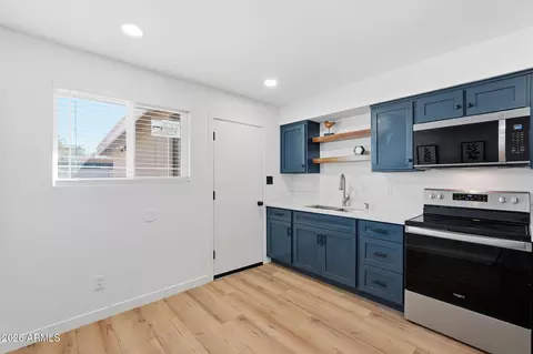 Kitchen - 10429 N 11th Ave, Phoenix, AZ 85021 photo 3 of 3