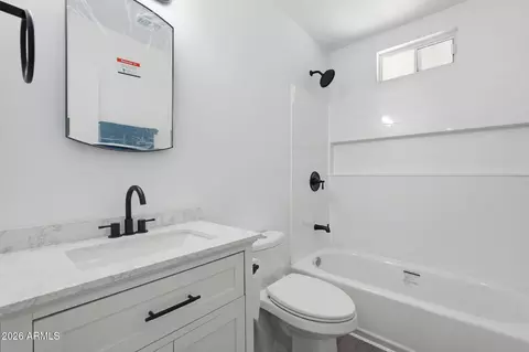 Bath - 10429 N 11th Ave, Phoenix, AZ 85021 photo 1 of 2