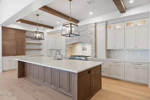 Kitchen - 3913 E Campbell Ave, Phoenix, AZ 85018 photo 2 of 4