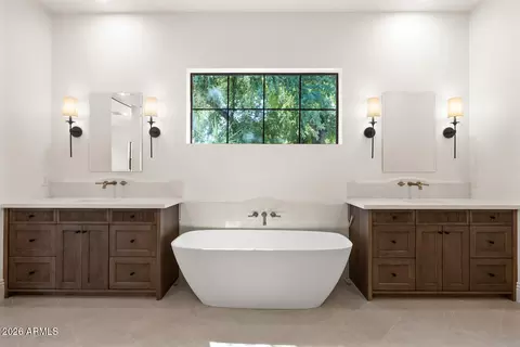 Bath - 3913 E Campbell Ave, Phoenix, AZ 85018 photo 5 of 7