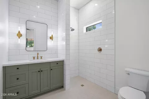 Bath - 3913 E Campbell Ave, Phoenix, AZ 85018 photo 2 of 7
