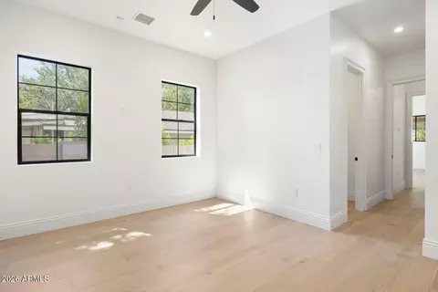 Bedroom - 3913 E Campbell Ave, Phoenix, AZ 85018 photo 5 of 6