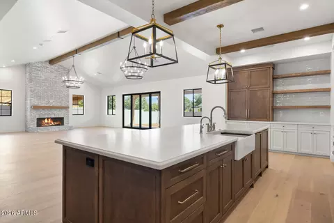 Kitchen - 3913 E Campbell Ave, Phoenix, AZ 85018 photo 3 of 4