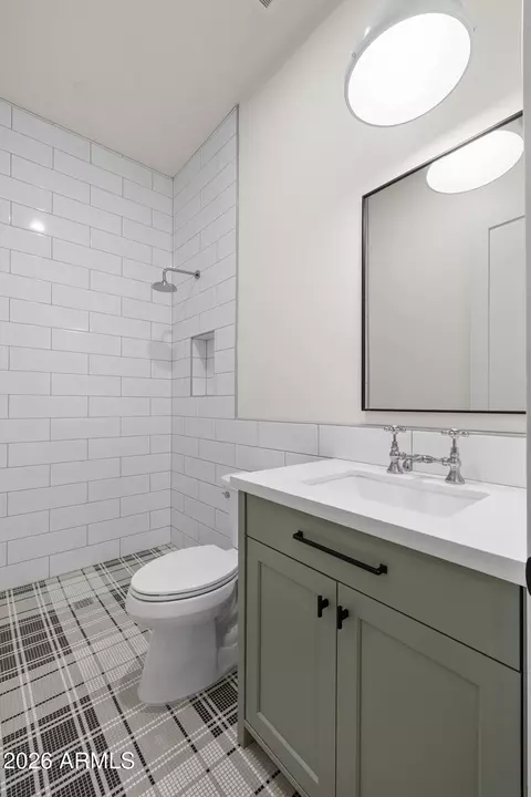 Bath - 3913 E Campbell Ave, Phoenix, AZ 85018 photo 1 of 7