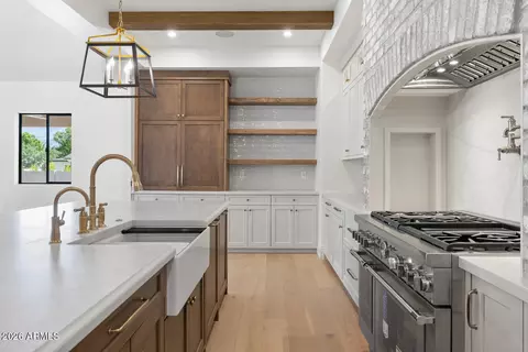 Kitchen - 3913 E Campbell Ave, Phoenix, AZ 85018 photo 4 of 4