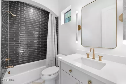 Bath - 3913 E Campbell Ave, Phoenix, AZ 85018 photo 3 of 7