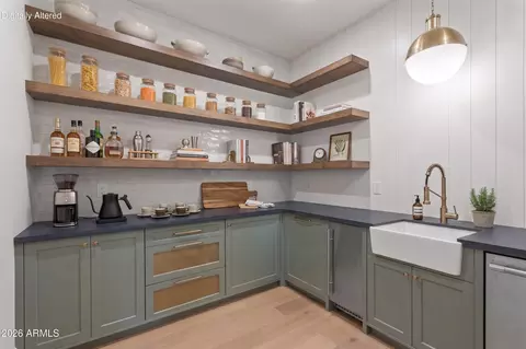 Kitchen - 3913 E Campbell Ave, Phoenix, AZ 85018 photo 4 of 5