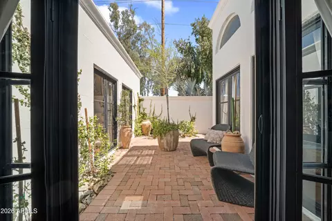 Exterior - 1944 E Medlock Dr, Phoenix, AZ 85016 photo 2 of 9