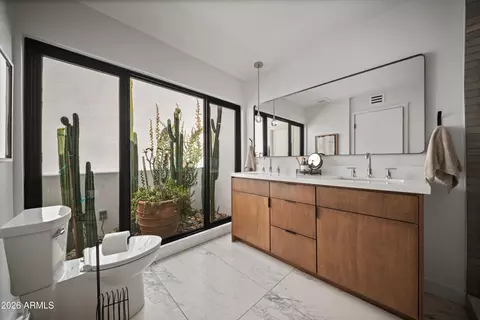 Bath - 1944 E Medlock Dr, Phoenix, AZ 85016 photo 2 of 5