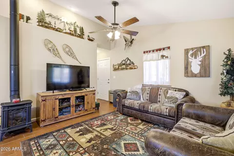 2112 Fishermans Rd, Overgaard, AZ 85933